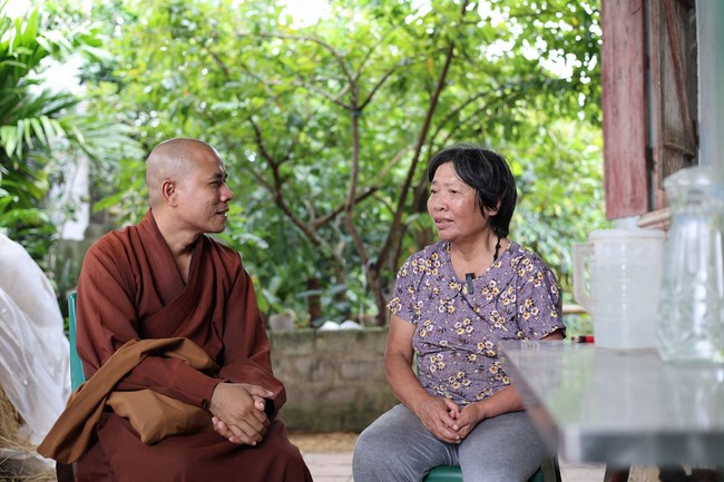 Disaster relief in Thanh Hoa province in the pagoda's Charity activities