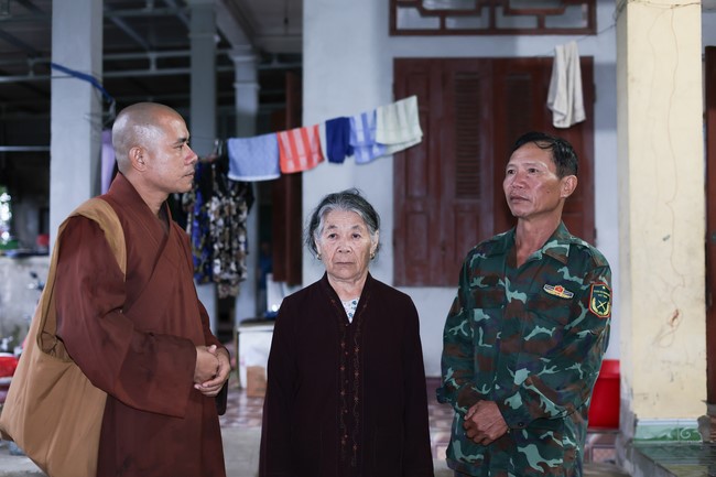 Disaster relief in Thanh Hoa province in the pagoda's Charity activities