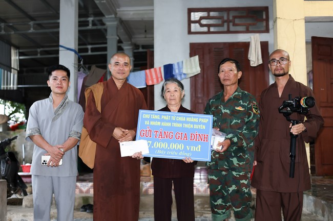 Disaster relief in Thanh Hoa province in the pagoda's Charity activities