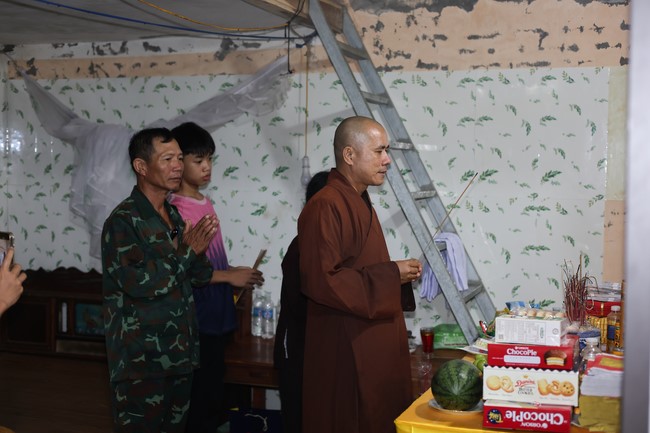 Disaster relief in Thanh Hoa province in the pagoda's Charity activities