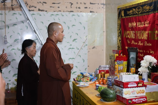 Disaster relief in Thanh Hoa province in the pagoda's Charity activities