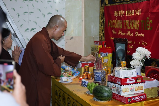 Disaster relief in Thanh Hoa province in the pagoda's Charity activities