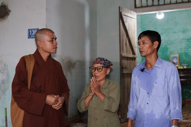 Disaster relief in Thanh Hoa province in the pagoda's Charity activities