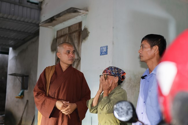 Disaster relief in Thanh Hoa province in the pagoda's Charity activities