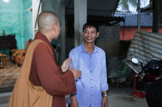 Disaster relief in Thanh Hoa province in the pagoda's Charity activities