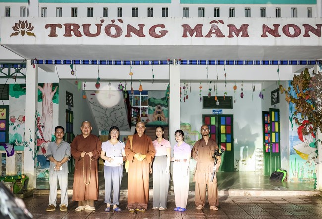 Disaster relief in Thanh Hoa province in the pagoda's Charity activities