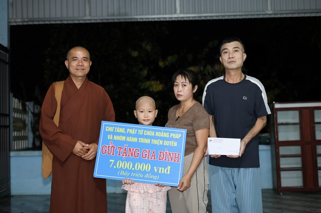 Disaster relief in Thanh Hoa province in the pagoda's Charity activities