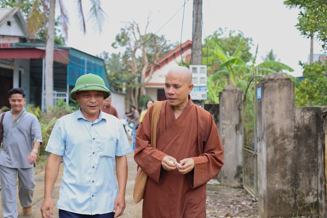 Disaster relief in Thanh Hoa province in the pagoda's Charity activities