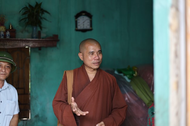 Disaster relief in Thanh Hoa province in the pagoda's Charity activities