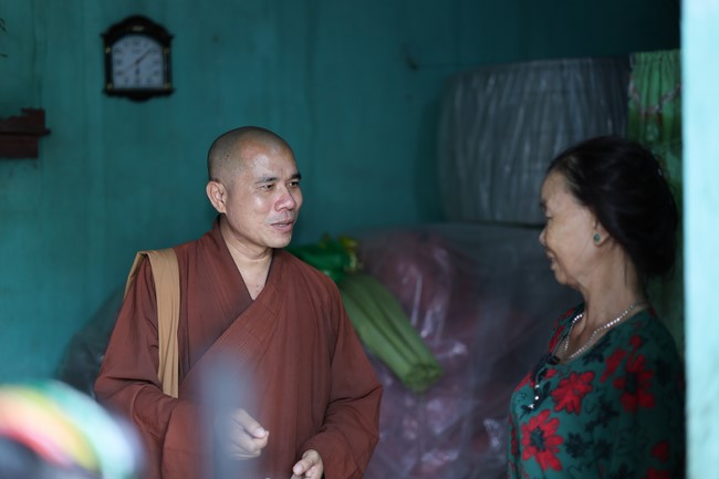 Disaster relief in Thanh Hoa province in the pagoda's Charity activities