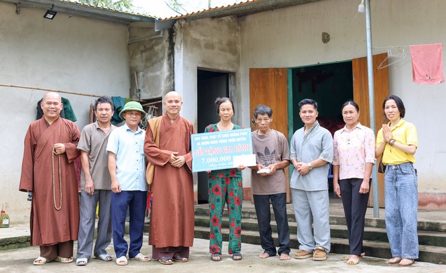 Disaster relief in Thanh Hoa province in the pagoda's Charity activities