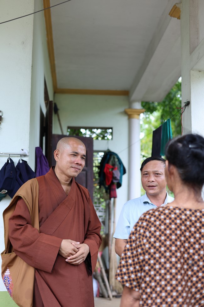 Disaster relief in Thanh Hoa province in the pagoda's Charity activities