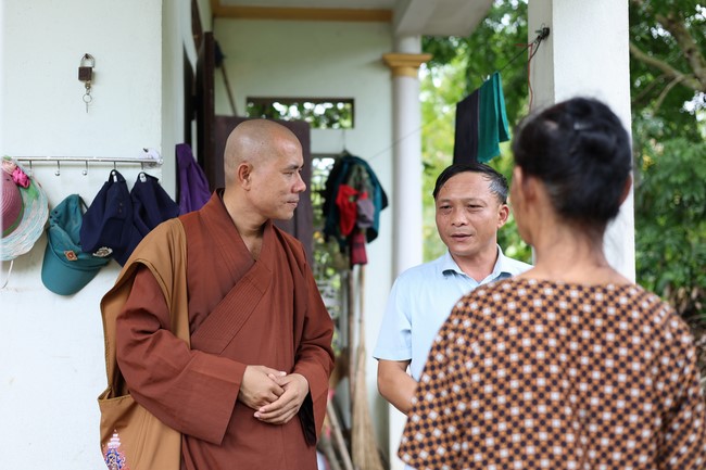 Disaster relief in Thanh Hoa province in the pagoda's Charity activities