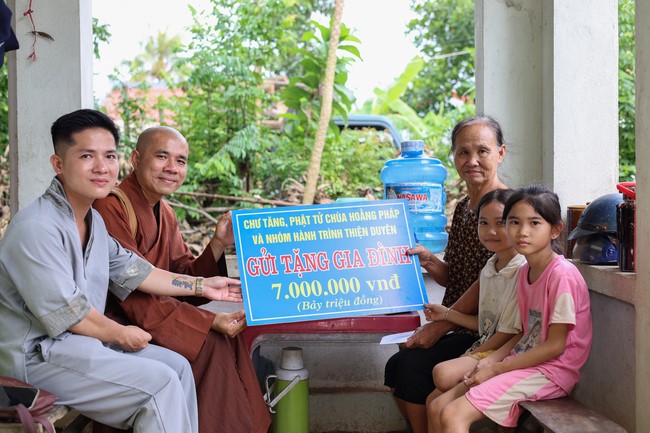 Disaster relief in Thanh Hoa province in the pagoda's Charity activities