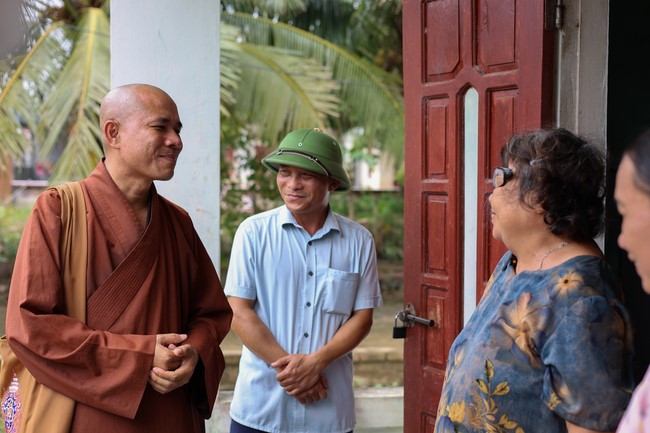 Disaster relief in Thanh Hoa province in the pagoda's Charity activities