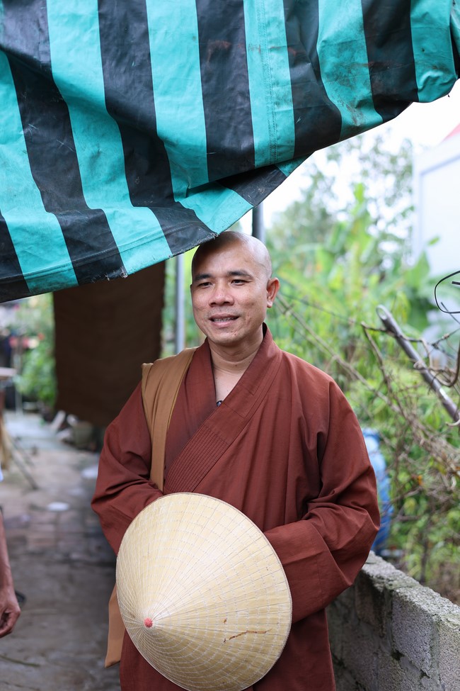 Disaster relief in Thanh Hoa province in the pagoda's Charity activities