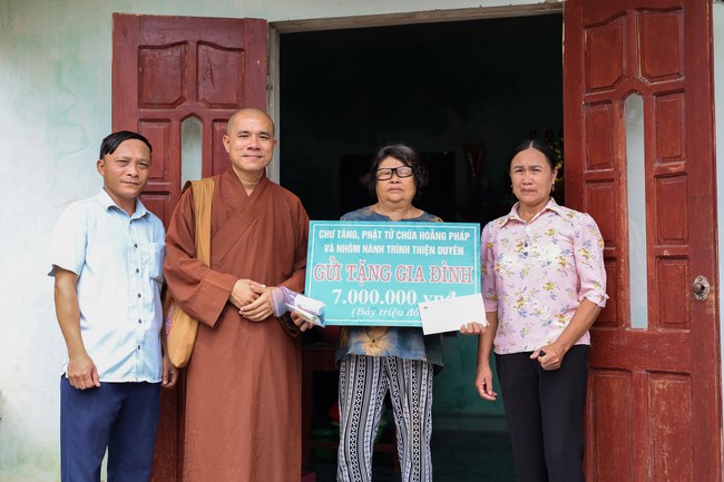 Disaster relief in Thanh Hoa province in the pagoda's Charity activities