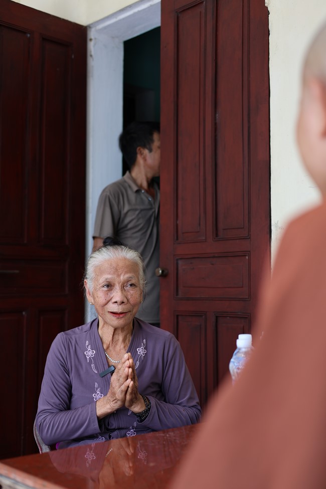 Disaster relief in Thanh Hoa province in the pagoda's Charity activities