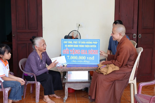 Disaster relief in Thanh Hoa province in the pagoda's Charity activities