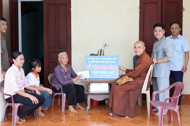 Disaster relief in Thanh Hoa province in the pagoda's Charity activities