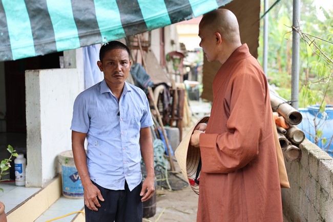 Disaster relief in Thanh Hoa province in the pagoda's Charity activities