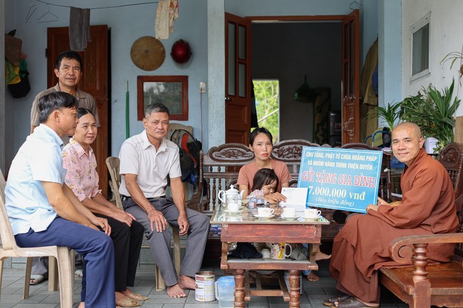 Disaster relief in Thanh Hoa province in the pagoda's Charity activities