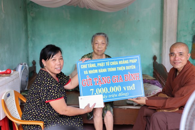 Disaster relief in Thanh Hoa province in the pagoda's Charity activities