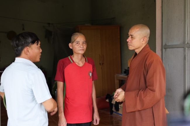 Disaster relief in Thanh Hoa province in the pagoda's Charity activities