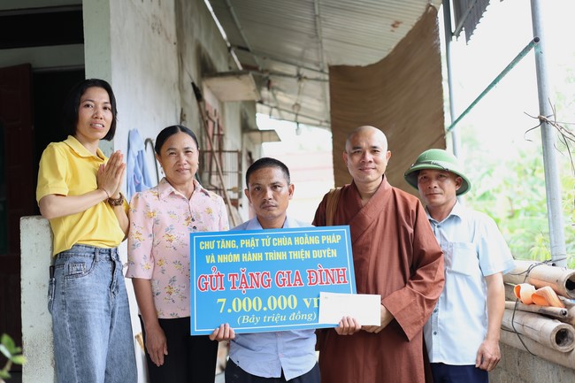 Disaster relief in Thanh Hoa province in the pagoda's Charity activities