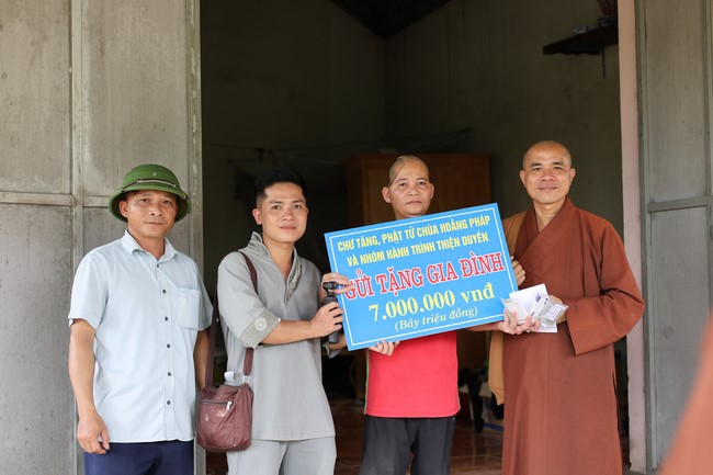 Disaster relief in Thanh Hoa province in the pagoda's Charity activities