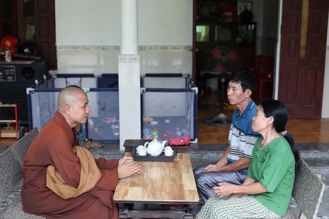 Disaster relief in Thanh Hoa province in the pagoda's Charity activities