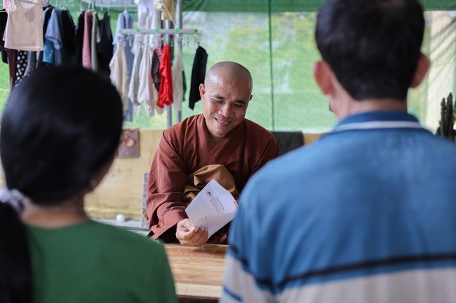 Disaster relief in Thanh Hoa province in the pagoda's Charity activities