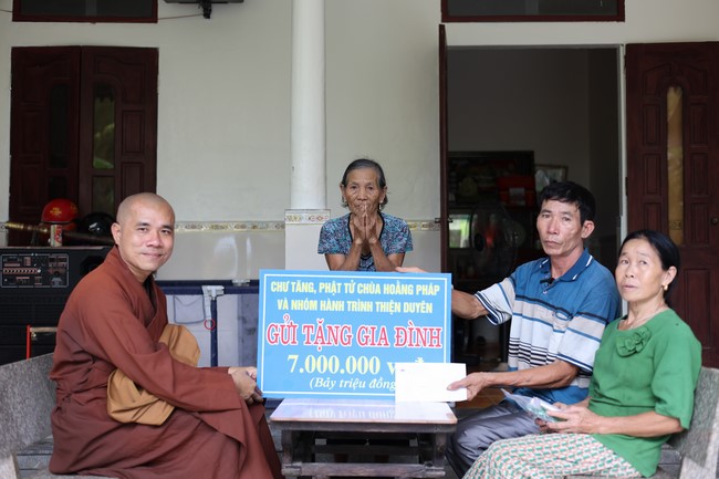 Disaster relief in Thanh Hoa province in the pagoda's Charity activities