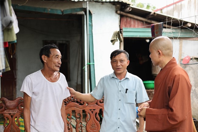 Disaster relief in Thanh Hoa province in the pagoda's Charity activities