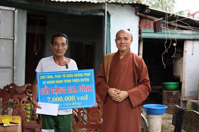 Disaster relief in Thanh Hoa province in the pagoda's Charity activities