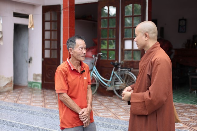 Disaster relief in Thanh Hoa province in the pagoda's Charity activities