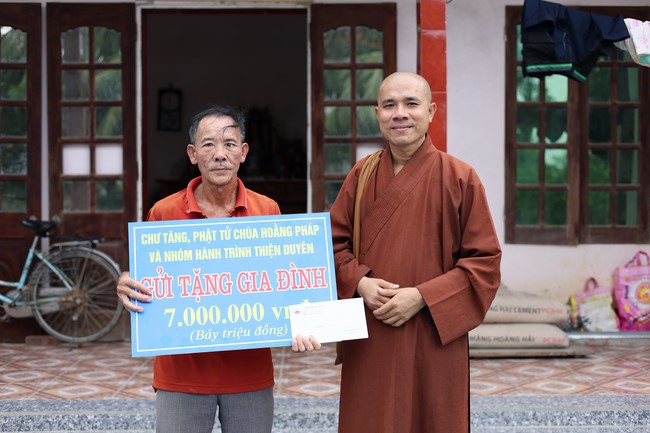 Disaster relief in Thanh Hoa province in the pagoda's Charity activities