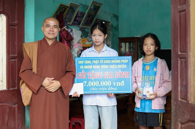 Disaster relief in Thanh Hoa province in the pagoda's Charity activities