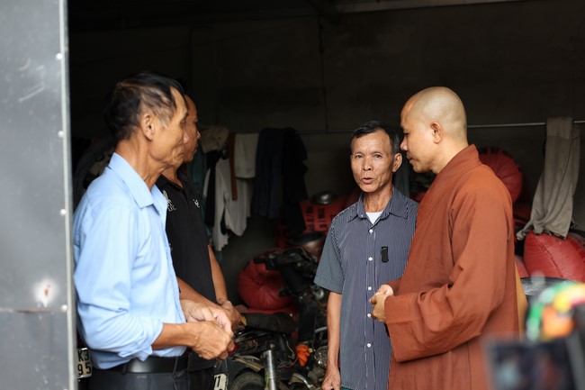 Disaster relief in Thanh Hoa province in the pagoda's Charity activities