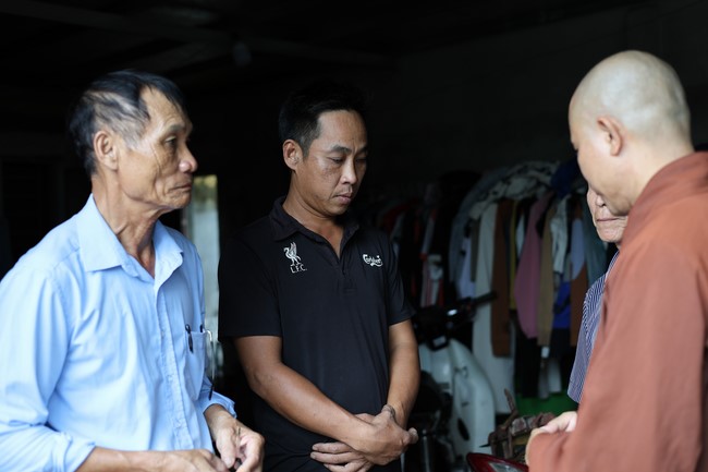 Disaster relief in Thanh Hoa province in the pagoda's Charity activities