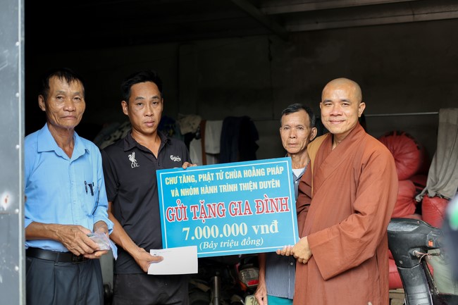 Disaster relief in Thanh Hoa province in the pagoda's Charity activities