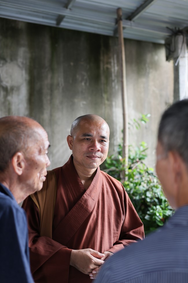 Disaster relief in Thanh Hoa province in the pagoda's Charity activities