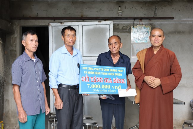 Disaster relief in Thanh Hoa province in the pagoda's Charity activities