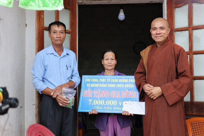 Disaster relief in Thanh Hoa province in the pagoda's Charity activities