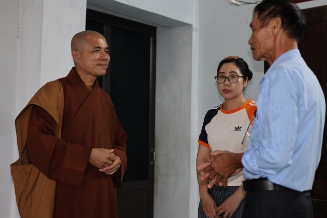 Disaster relief in Thanh Hoa province in the pagoda's Charity activities