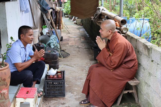 Disaster relief in Thanh Hoa province in the pagoda's Charity activities