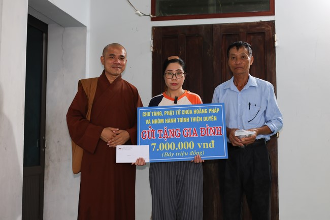 Disaster relief in Thanh Hoa province in the pagoda's Charity activities