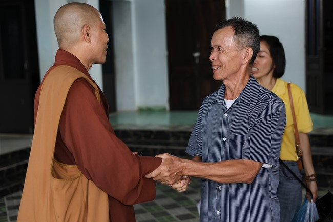 Disaster relief in Thanh Hoa province in the pagoda's Charity activities
