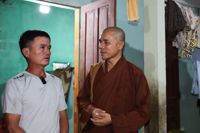 Disaster relief in Thanh Hoa province in the pagoda's Charity activities