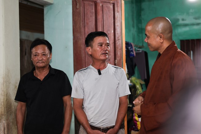 Disaster relief in Thanh Hoa province in the pagoda's Charity activities